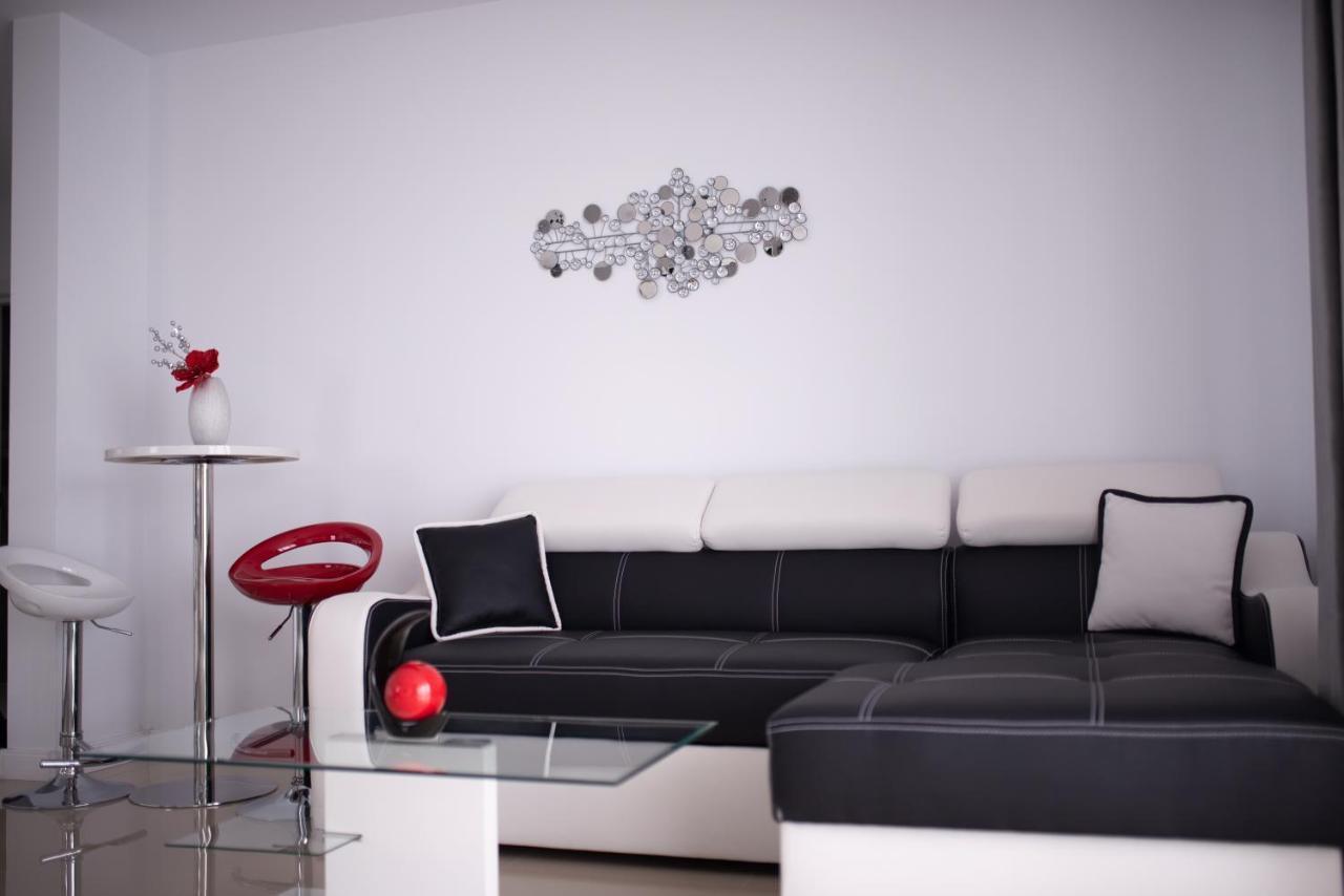 Apartament Denissia オラデア エクステリア 写真