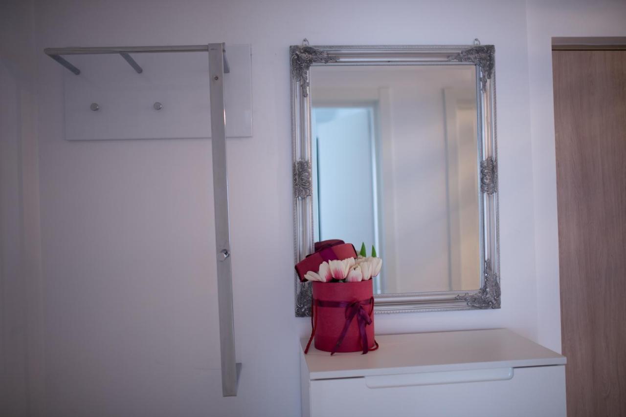 Apartament Denissia オラデア エクステリア 写真