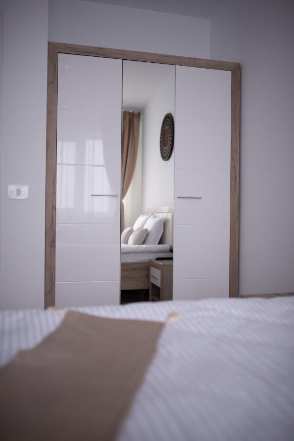 Apartament Denissia オラデア エクステリア 写真